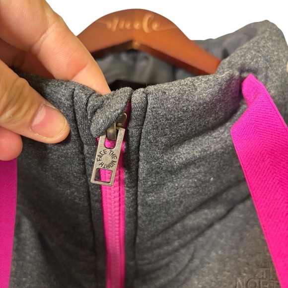 The North Face Women’s Quilted Gray and Pink Vest- Size XS - Picture 3 of 7